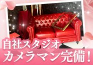 自社スタジオ完備、契約カメラマンも3名おりますので、費用負担なく定期的に宣材パネル撮影が可能です。